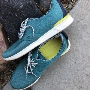 Reef 9.5 shoes